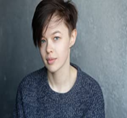 Official profile picture of Robyn Holdaway