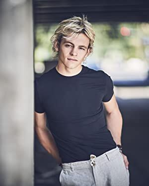 Official profile picture of Ross Lynch