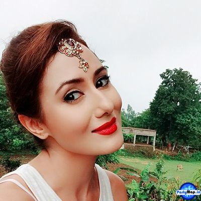 Photo of Sareh Far at an appearance