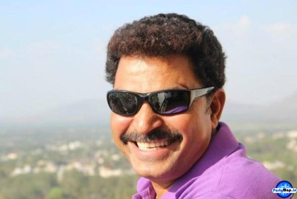 Photo of Sayaji Shinde at a concert