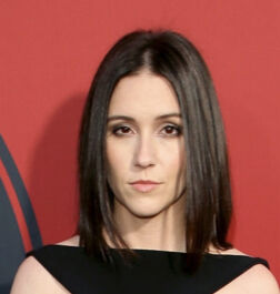 Official profile picture of Shannon Woodward