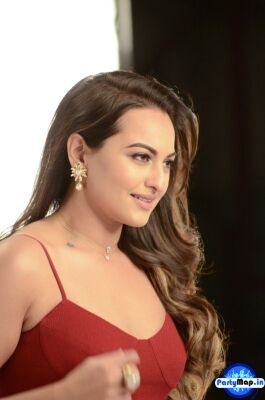 Photo of Sonakshi Sinha at a show