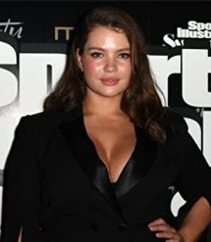 Official profile picture of Tara Lynn