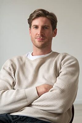 Official profile picture of Tom Stourton