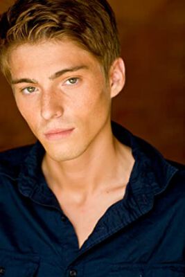 Official profile picture of Travis Flores