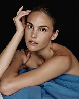 Official profile picture of Victoria Meade