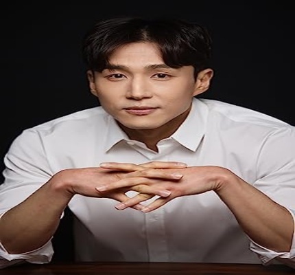 Official profile picture of Won Hee Lee