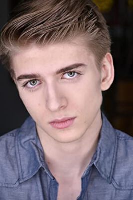 Official profile picture of Xander Crowell