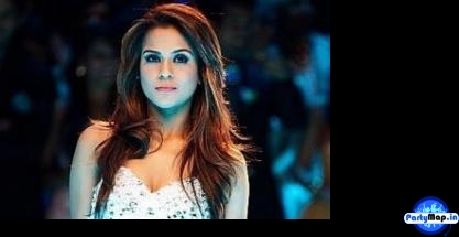Photo of Sana Saeed at a concert