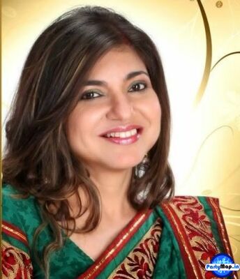 Photo of Alka Yagnik at a concert