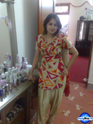 Photo of Jaspreet Jassi at a show