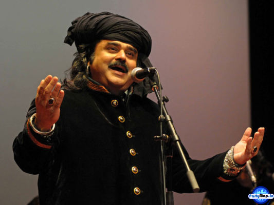 Photo of Arif Lohar at a show