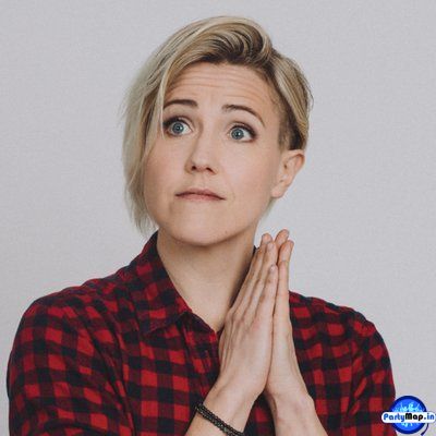 Photo of Hannah Hart at a show
