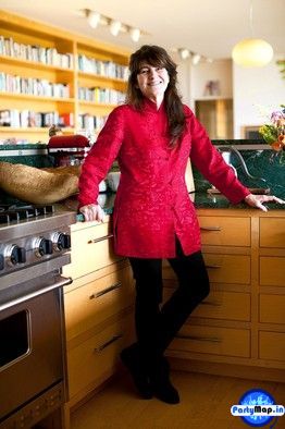 Photo of Ruth Reichl at a show