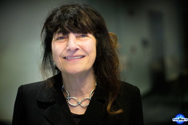 Photo of Ruth Reichl at an appearance