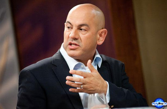 Photo of Simon Majumdar at a concert