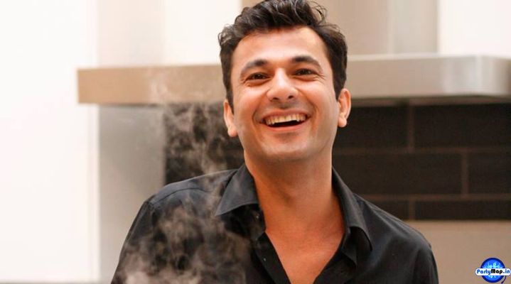 Photo of Vikas Khanna at a show