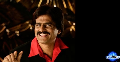 Photo of Ahasaan Qureshi at a show