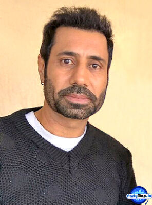 Photo of Binnu Dhillon at a show