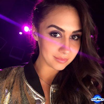 Photo of Lauren Gottlieb at a show