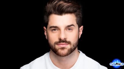 Photo of Alok at a show