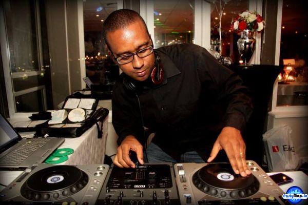 Photo of DJ Willy at an appearance
