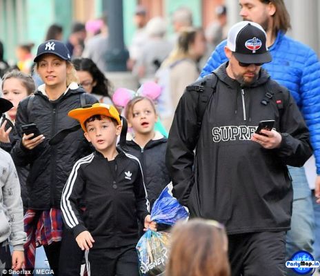Photo of Joel Madden at a concert