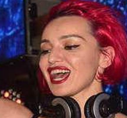 Official profile picture of DJ Olly Esse