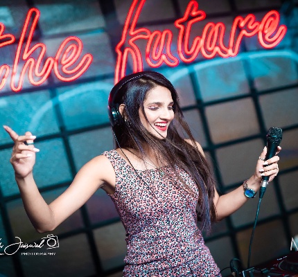Official profile picture of DJ Sonal