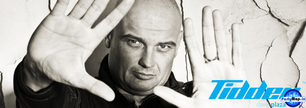 Photo of Tiddey at a concert