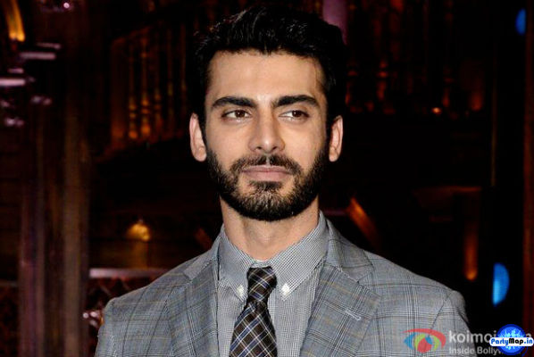 Photo of DJ Uri at a concert