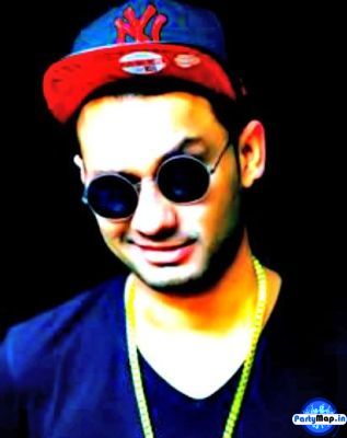 Photo of DJ Tejas at a concert