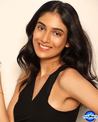 Photo of Tanvi Malhara at a concert