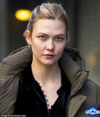 Photo of Karlie Kloss at a show