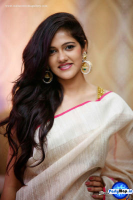 Photo of Simran Choudhary at a concert