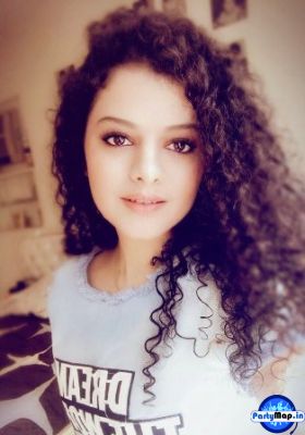 Photo of Palak Muchhal at a show