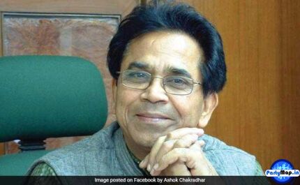 Photo of Ashok Chakradhar at a concert