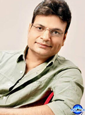 Photo of Irshad Kamil at a show