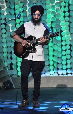 Photo of Rabbi Shergill at a concert