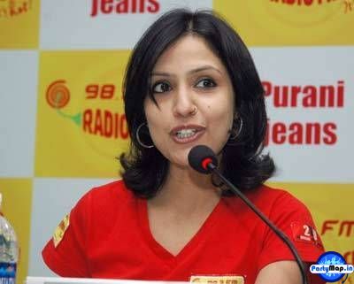 Photo of RJ Sayema at a show