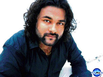 Photo of Aishwarya Nigam at a concert