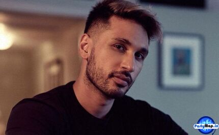 Photo of Arjun Kanungo at a concert