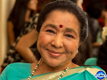 Photo of Asha Bhosle at a show