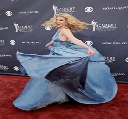 Official profile picture of Emily West