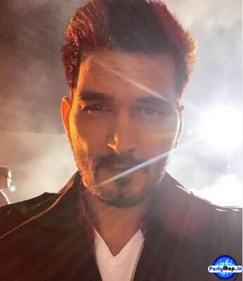 Photo of Gajendra Verma at a show