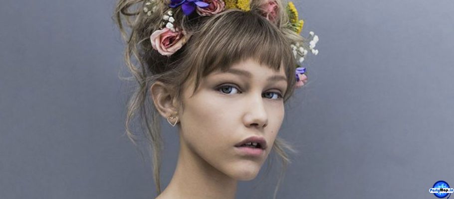 Photo of Grace Vanderwaal at an appearance