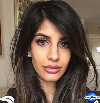 Photo of Jasmin Walia at a concert