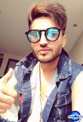 Photo of Jassie Gill at a show