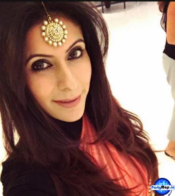 Photo of Khushboo Grewal at a concert