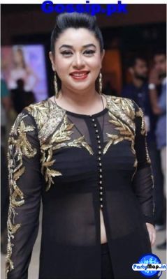 Photo of Komal Rizvi at a show